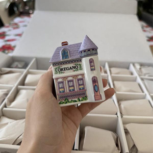 Ensemble de pots à épices en céramique en forme de maison colorée, décoratifs, avec couvercle - Product Image 3
