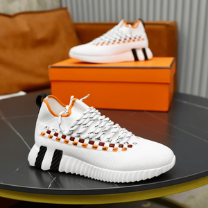 Baskets neutres pour hommes à rebond réactif, durables et aérodynamiques, avec empeigne en daim mélangé de qualité supérieure et structure ventilée pour un flux d'air optimal - Product Image 1