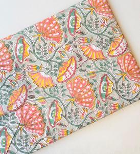 Tela de Algodón Tejida Resistente al Agua de Calidad Premium con Estampado Floral de Peso Medio por Metro para Prendas, Textiles del Hogar y Fundas de Bolsos - Product Image 1