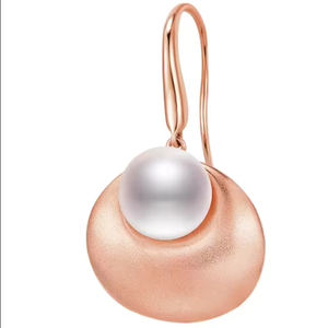 Boucles d'oreilles pendantes unisexes vintage en or rose 18 carats avec perle et breloque personnalisée motif fruit pour marché de niche - Product Image 2