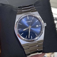 Jam Tangan Kuarsa Pria Sederhana dari Baja Tahan Karat dengan Kristal Safir, Dial Biru Tua, Penunjuk Bercahaya, Jendela Tanggal, untuk Bisnis.