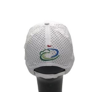 หมวกกอล์ฟกีฬาสีขาวต่ำโปรไฟล์ UV50 + 100% โพลีเอสเตอร์เลเซอร์แบบเจาะรูหมวกคุณพ่อปักแบบกำหนดเองวิ่งเจาะรู - Product Image 4