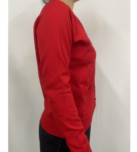 Áo len nữ cổ V trơn, may đo theo yêu cầu, 200 tùy chọn màu sắc, kiểu dáng cổ điển bất hủ, nút DTM, dáng regular fit, có túi trước chi tiết. - Product Image 3