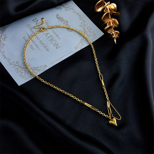 European American Style Gold Heart Pendant Necklace Stainless Steel Clavicle Chain Minimalist Light Luxury Jewelry - Product Image 2