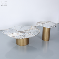 Ensemble de tables basses de salon modernes de luxe nordiques, couleur bronze, base en acier inoxydable, plateau en marbre, forme incurvée irrégulière