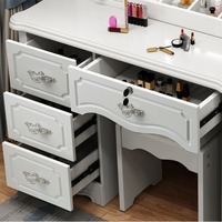 Coiffeuse blanche moderne avec miroir LED, table de maquillage multi-rangements avec étagères ouvertes et tiroirs, poste de maquillage pour chambre à coucher