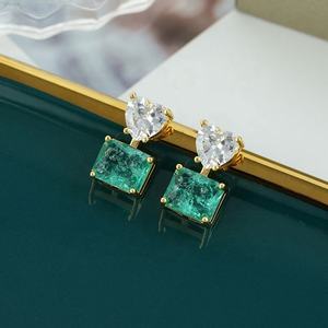 ต่างหูแบบติดหูทรงสี่เหลี่ยมประดับเพชรซิรคอนลายแตกน้ำแข็ง สไตล์หรูหราใหม่ คุณภาพสูง ทำจากทองแดง ดีไซน์หลากหลาย ขายส่ง - Product Image 3