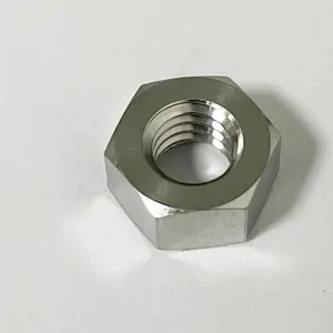 Fábrica não-padrão de alta precisão personalizado CNC304 aço inoxidável auto peças nozes hexagonais
