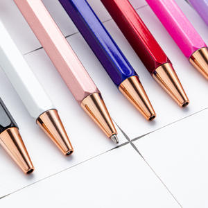 Bolígrafos Metálicos Hexagonales con Botón a Presión al por Mayor, Logotipo Grabable con Láser, Estilo Instagram, Bolígrafos Multicolores - Product Image 3