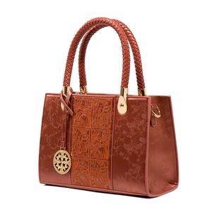 La Madre de la Novia Tradicional China Prefiere un Estilo Elegante y Clásico. - Product Image 3