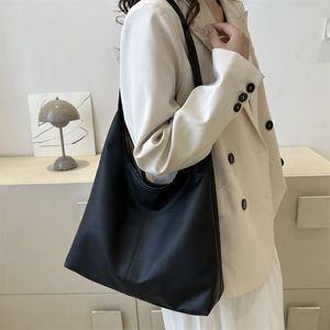 Sac fourre-tout haut de gamme pour femme, couleur unie, texturé, sac à bandoulière, nouveau style 2025, tenues de tous les jours, printemps 2024 - Product Image 2