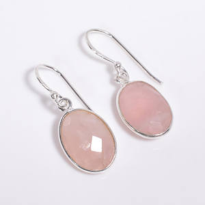 Pendientes colgantes de plata de ley 925 con piedras preciosas de corte ovalado de cuarzo rosa natural, exportador de joyas de piedras preciosas de plata fina, joyería antigua - Product Image 1