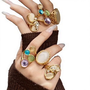 Anillo <span class=keywords><strong>de</strong></span> Tungsteno Estilo Mili con Piedra Ojo <span class=keywords><strong>de</strong></span> <span class=keywords><strong>Gato</strong></span> Geométrica, Color Oro 18K, Resistente al Desgaste, <span class=keywords><strong>de</strong></span> Alta Gama, Ligero y Lujoso, Unisex - Product Image 1