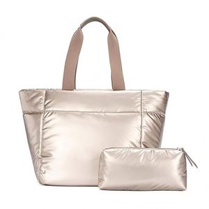 Sac à main fourre-tout matelassé en nylon léger et doux pour femme avec fermeture éclair, personnalisable avec logo, idéal pour les voyages, le travail et la salle de sport - Product Image 3