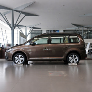 <span class=keywords><strong>Voiture</strong></span> neuve de haute qualité en gros Volkswagen <span class=keywords><strong>Touran</strong></span> modèle 2013 1.4T manuelle Confort 5 places à prix ultra-bas - Product Image 3