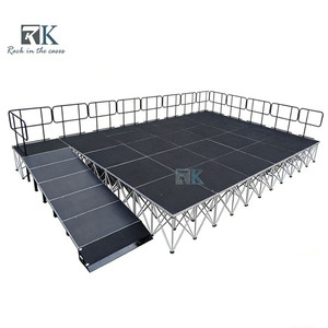 Plateforme de scène avec garde-corps et rampe pour événements en plein air, Smart Spider Riser Stage - Product Image 1