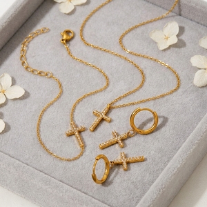 Parure de bijoux 2026 en acier inoxydable plaqué or 18 carats PVD, étanche, hypoallergénique, avec pendentif croix et zircon cubique, collier et boucles d'oreilles - Product Image 1
