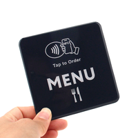 Support de visiteur NFC personnalisé pour hôtel avec fonction de laisser un avis par simple contact, en PVC étanche