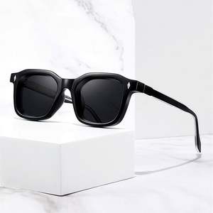 Lunettes de soleil carrées rétro tendance 2025 avec logo personnalisé, pour hommes et femmes, en acétate, rivets punk, protection UV400, monture petite en TR90 - Product Image 3