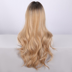 Nouvelle perruque synthétique en gros 2026 pour femmes, franges naturelles, <span class=keywords><strong>dégradé</strong></span> doré, <span class=keywords><strong>cheveux</strong></span> longs bouclés, usage quotidien SM506 - Product Image 2
