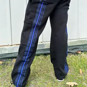 उच्च गुणवत्ता वाले कस्टम स्टैक्ड स्वेटपैंट साइड स्ट्राइप ब्लैंक जॉगर स्ट्रीटवियर स्ट्रेट लेग ट्राउजर बैगी पुरुषों की पैंट