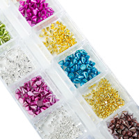 Vente en gros de rivets coniques à fond plat 3D Accessoires pour ongles Nouveau style rétro punk en or Silver-8mm en métal et alliage Perceuse à ongles