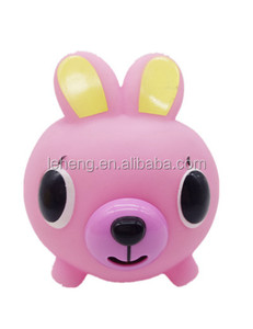 Maßgefertigtes Kinderspielzeug: Sicherer Vinyl-Hase in Pink mit Quietsch- und Zungenspuckfunktion - Product Image 3
