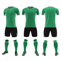 Ventes directes d'usine nouvel ensemble d'uniformes de Football unisexe adulte équipe formation compétition uniforme 100% Polyester antibactérien