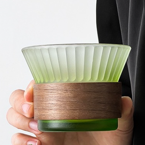 Nouvelles tasses élégantes en verre strié vert dépoli, avec anneau en <span class=keywords><strong>bois</strong></span>, modèle First Palpitation, en borosilicate de haute qualité pour bar et usage domestique - Product Image 1