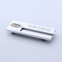 Badge nominatif en métal aluminium de haute qualité avec logo gravé au laser et attache à épingle