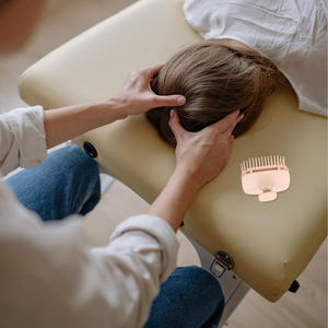 Exfoliant imperméable du cuir chevelu pour les pellicules Outils de massage du cuir chevelu Peigne de <span class=keywords><strong>balayage</strong></span> dans la douche <span class=keywords><strong>Cheveux</strong></span> Soins du cuir chevelu Shampooing Brosse - Product Image 5