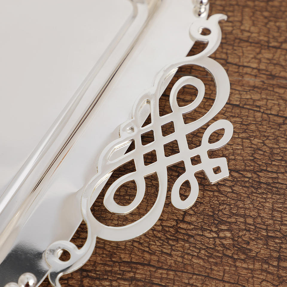 Simple and luxurious European-style plates, retro, exquisite stylish ...