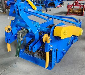 Cosechadora <span class=keywords><strong>de</strong></span> <span class=keywords><strong>patatas</strong></span> pequeña usada 4UD-90 para uso agrícola con características <span class=keywords><strong>de</strong></span> cosechadora Reaper con componentes <span class=keywords><strong>de</strong></span> motor central - Product Image 5