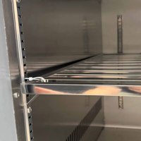 Lemari Pendingin Dapur Komersial Tiga Pintu Model Workbench dengan Sertifikasi Energy Star dan Kontrol Suhu Digital