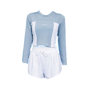 ชุดว่ายน้ำแขนยาวสองชิ้นสำหรับผู้หญิง สีฟ้าทะเลสาบและสีดำ UPF50 พลัส ชุดว่ายน้ำสไตล์สปอร์ตสำหรับวันหยุดและการออกกำลังกาย - Product Image 3