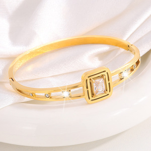 Bracelet ODM en acier inoxydable de haute qualité, style minimaliste et tendance, géométrique carré, zircon, ouvrable, creux, rond, zircon - Product Image 2