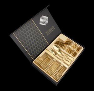 Juego de Cubiertos de Acero Inoxidable de Lujo Clásico con Mango de Madera, 24 Piezas: Cucharas de Sopa, Cucharillas, Cucharas Espejo y Tenedores - Product Image 5