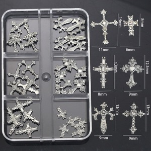 Venta al por Mayor de Dijes de <span class=keywords><strong>Uñas</strong></span> en Forma de Cruz 3D de Aleación X6 con 6 Compartimentos, Metal Plateado con Pedrería <span class=keywords><strong>para</strong></span> Decoración de <span class=keywords><strong>Uñas</strong></span>, Suministros <span class=keywords><strong>para</strong></span> <span class=keywords><strong>Uñas</strong></span> DIY - Product Image 3