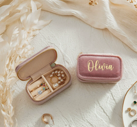 Mini boîte à bijoux en velours avec nom personnalisé blanc personnalisé étui de voyage étui de rangement portable en velours avec fermeture éclair pour anneau