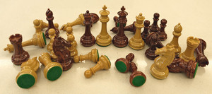 Piezas de ajedrez ABS de plástico triple ponderado de grano de madera estilo Caballero templario de 3,75 pulgadas King Tall (34 unids/set) - Product Image 3