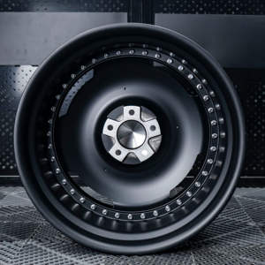 Roue de voiture avec finition noir mat + enjoliveur central personnalisable, en alliage d'aluminium forgé en deux parties, pour voitures de luxe et vintage - Product Image 4