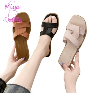 Alta calidad barato al por mayor PU cuero plano skipppers para las mujeres casual diario Zapatos Sandalias de verano zapatilla - Product Image 1