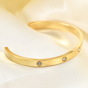 Bracelet lisse couleur or acier 5 mm, serti de pierres rondes 60 mm, unisexe, cadeau bijou - Product Image 3
