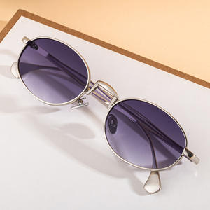 Nuevas gafas de sol ovaladas para mujer, montura de metal dorado, protección UV400, lentes de PC, estilo moderno para exteriores. - Product Image 5