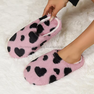 Chaussons de sécurité personnalisés pour femmes, imprimés grands cœurs, en fausse fourrure douce, pour l'automne, en coton chaud et tendance - Product Image 4