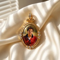 Collier pendentif ovale en laiton imitation perle peinte à la main Carlo Acutis, souvenir catholique pour étudiants de la Génération Z, directement de l'usine