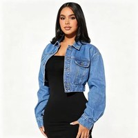 Veste en jean chic pour femme 2026 avec poches à rabat, boutonnage simple, manches longues, style décontracté et délavé, idéale pour l'automne