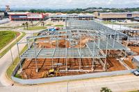 Structure en acier préfabriquée moderne, durable et écologique, résistante au vent, pour supermarchés, entrepôts, ateliers, centres commerciaux et hôpitaux