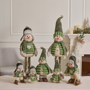 Handgefertigte Nordische Waldgrüne Plüsch-Schneemann-Rentier-Puppe mit Teleskopbeinen zum Skifahren, Vierbeinige Dekoration, Großhandel - Product Image 1