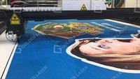 Machine de découpe laser grand format pour tissu polyester imprimé avec reconnaissance par caméra